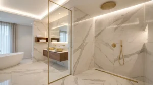Offene Regendusche gestaltet in einem modernen Bad mit Steinoptikfliesen für Einbau Regendusche